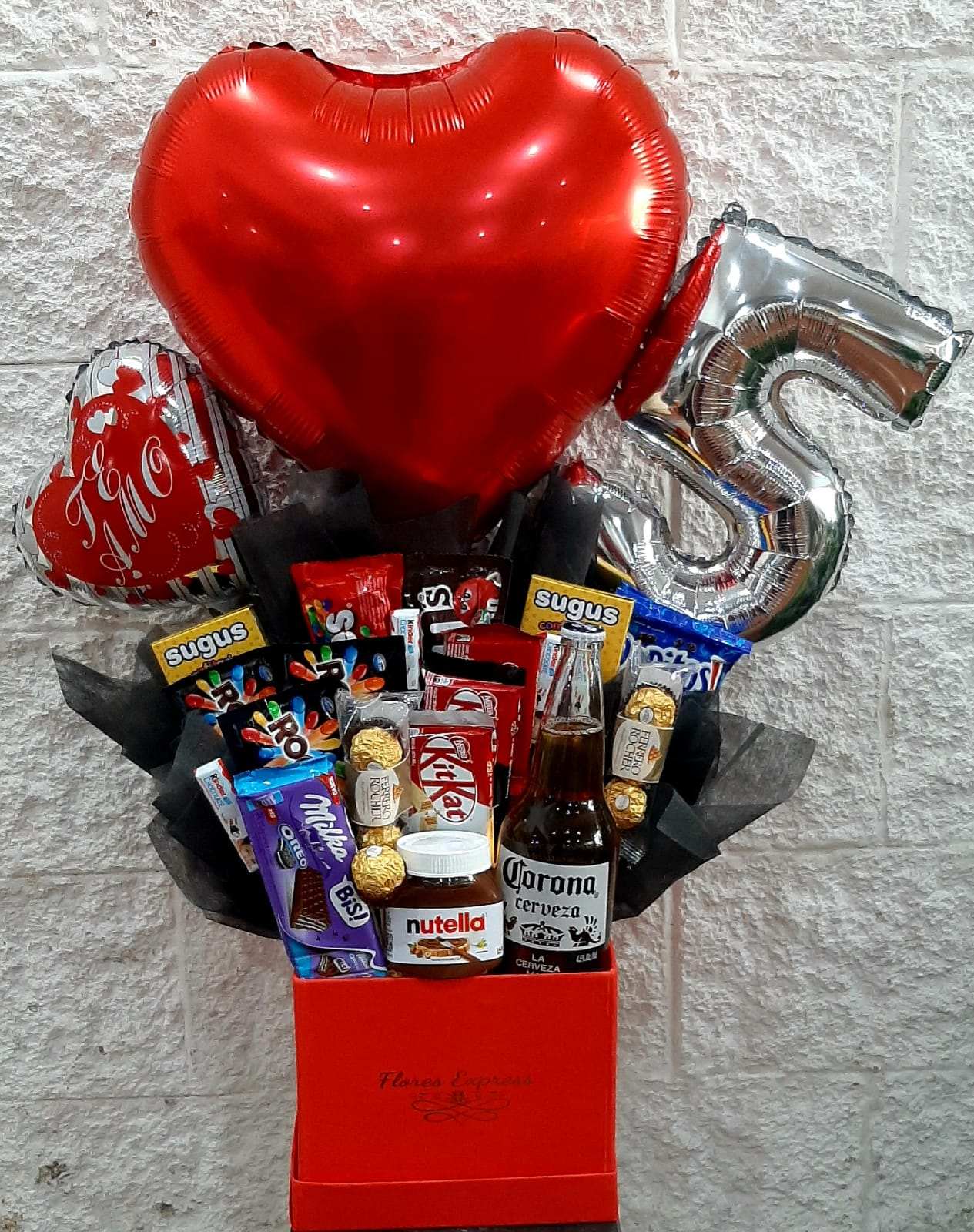 Envio y venta de flores ,rosas, plantas,arreglos florales ,regalos y desayunos a domicilio con delivery gratis en la Ciudad Autonoma de Buenos Aires y con costo de env�o en localidades del Gran Buenos Aires asi como delivery de flores y plantas a trav�s de florerias asociadas en todas las provincias de la Argentina, Buenos Aires, la Pampa, Tucuman, La Rioja, R�o Negro, Entre Rios, Corrientes, Misiones, Neuquen, Chubut, Tierra del Fuego, Santa Cruz, San Luis, Mendoza, Cordoba, Jujuy, Formosa, Santiago del Estero, Salta, Chaco, Catamarca ,San Juan, y ademas realizamos el delivery de flores ,coronas,palmas , plantas y regalos a todas las ciudades de Argentina, Mar del Plata, C�rdoba, Buenos Aires, con cargo en Santa Rosa, La Plata, Bella Vista, Neuquen, Pilar, Paran�, Posadas, Resistencia, Cipolleti y mas de 300 ciudades y localidades en todo el territorio de nuestro pa�s, asi como tambien tenemos la posibilidad de enviar flores a casi todo el mundo en cuestion de horas